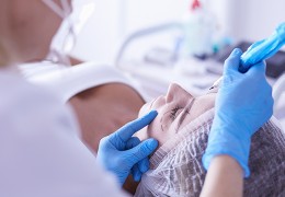 Dermografo professionale per il trucco permanente: cosa dice la normativa